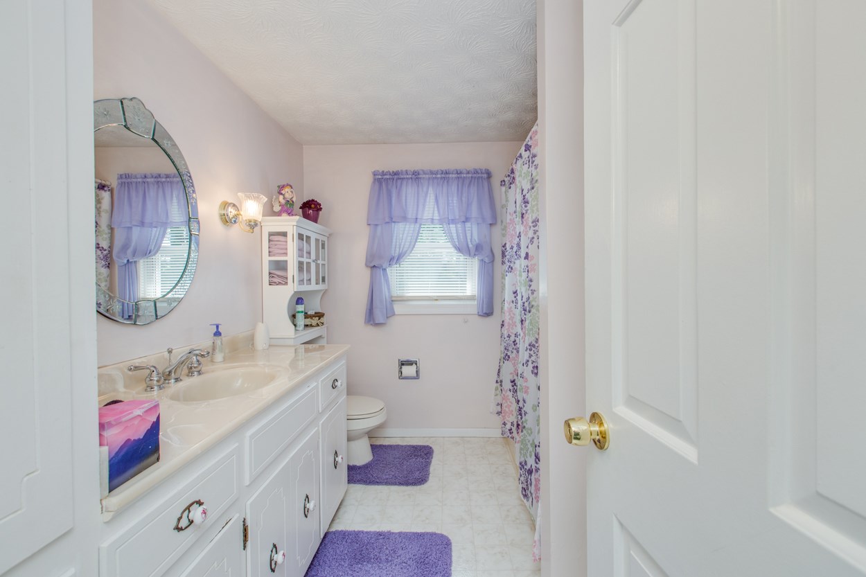 8 Penobscot Road Nashua, NH 03062 - Photo 12 of 33