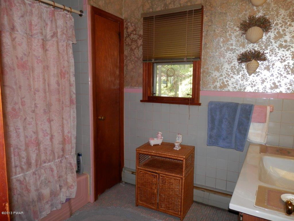 246 Rowland Road Greeley, PA 18425 - Photo 5 of 20
