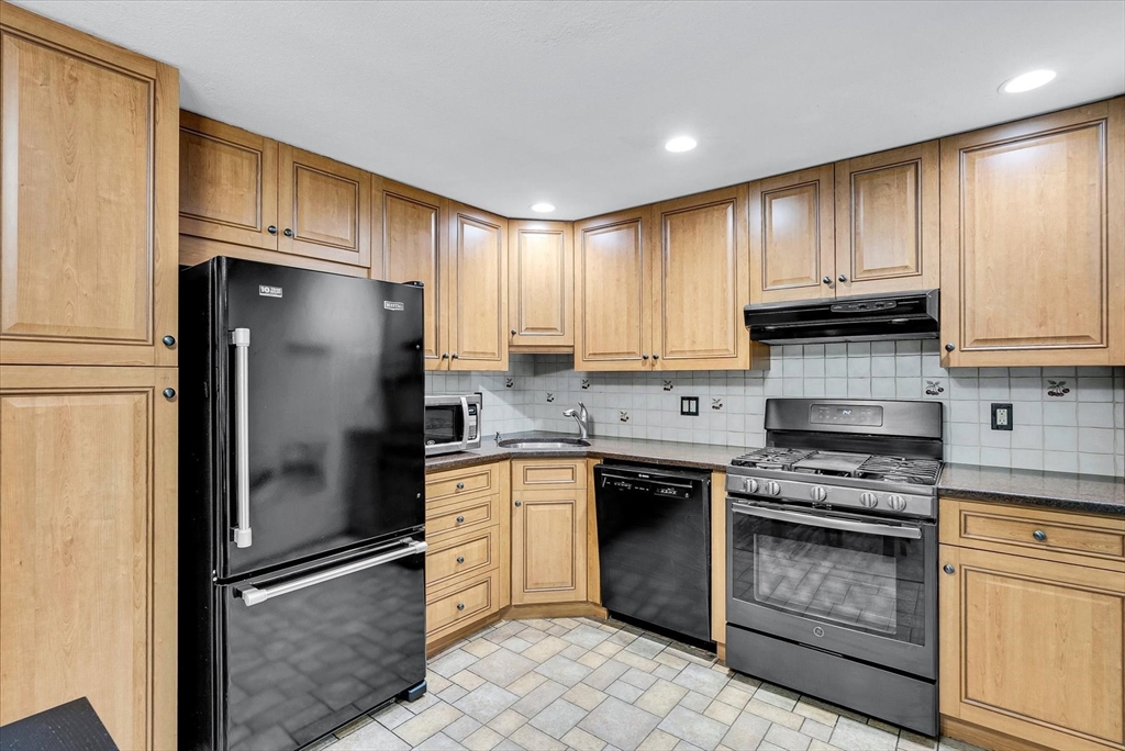 74 Meeting House Path, Unit 74 Ashland, MA 01721 - Photo 10 of 33 a kitchen with granite countertop a refrigerator stove and microwave