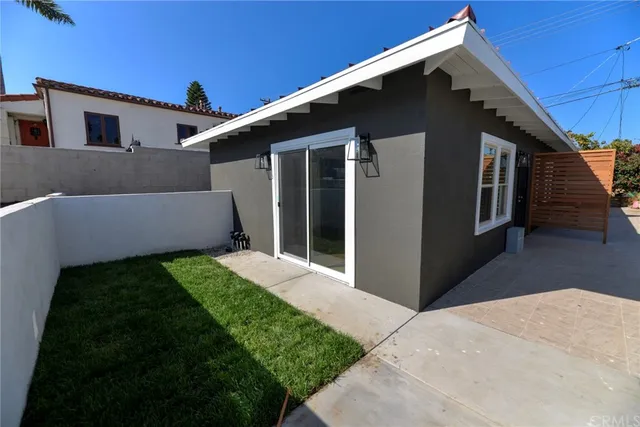 a front view of house with yard