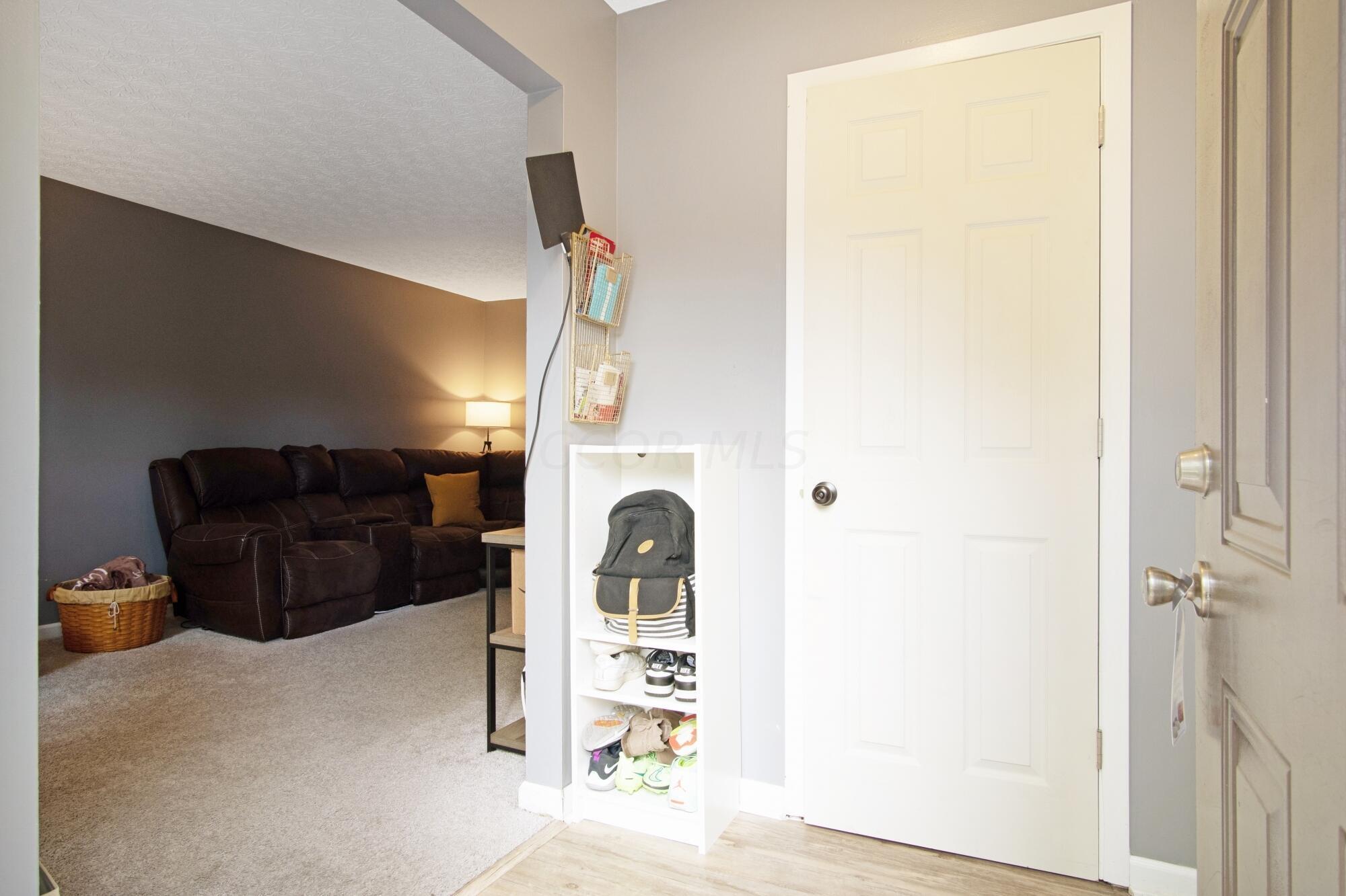95 Ravine Ridge Drive South Powell, OH 43065 - Photo 2 of 22 www.ShyreRealty.com