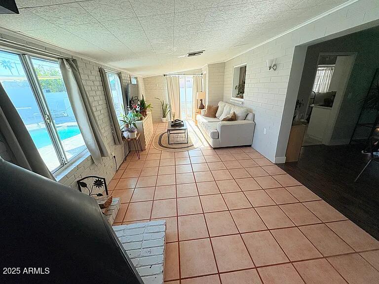 5015 East Yale Street Phoenix, AZ 85008 - Photo 4 of 30 fd3c26ec5f27761559dc01f2a9bb3003-cc_ft_7