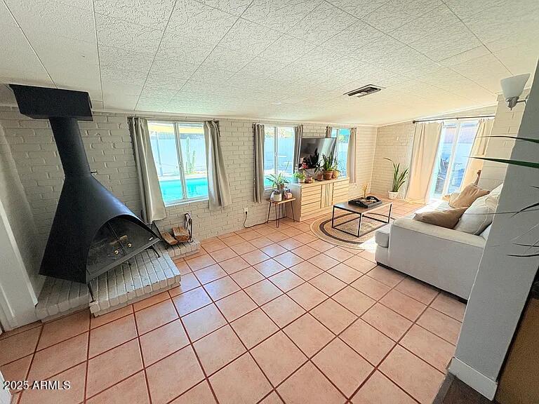 5015 East Yale Street Phoenix, AZ 85008 - Photo 5 of 30 25e22533d5cbdfc9353de8ec547d9eed-cc_ft_7