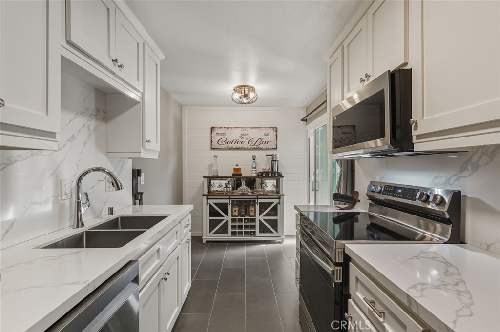 12200 Montecito Road, Unit D102 Seal Beach, CA 90740 - Photo 9 of 48