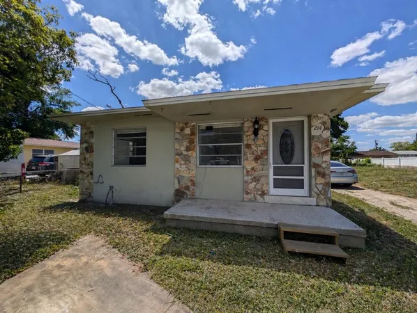 $1,400 | 214 Fairlane Avenue, Orlando, FL 32809