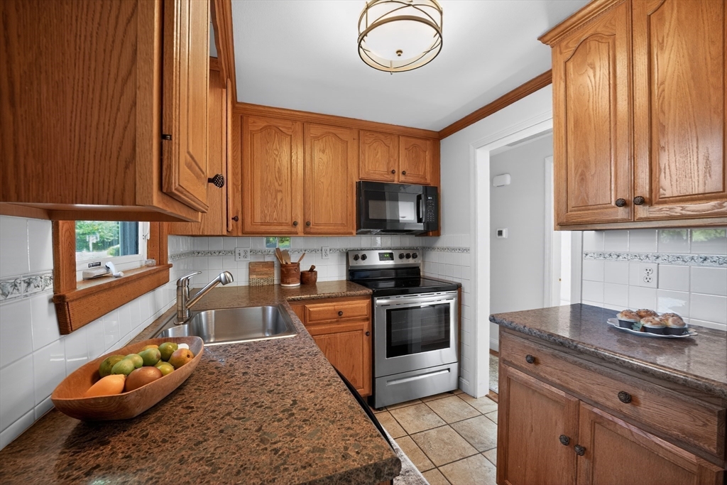 3 Rindone Street Holbrook, MA 02343 - Photo 12 of 32