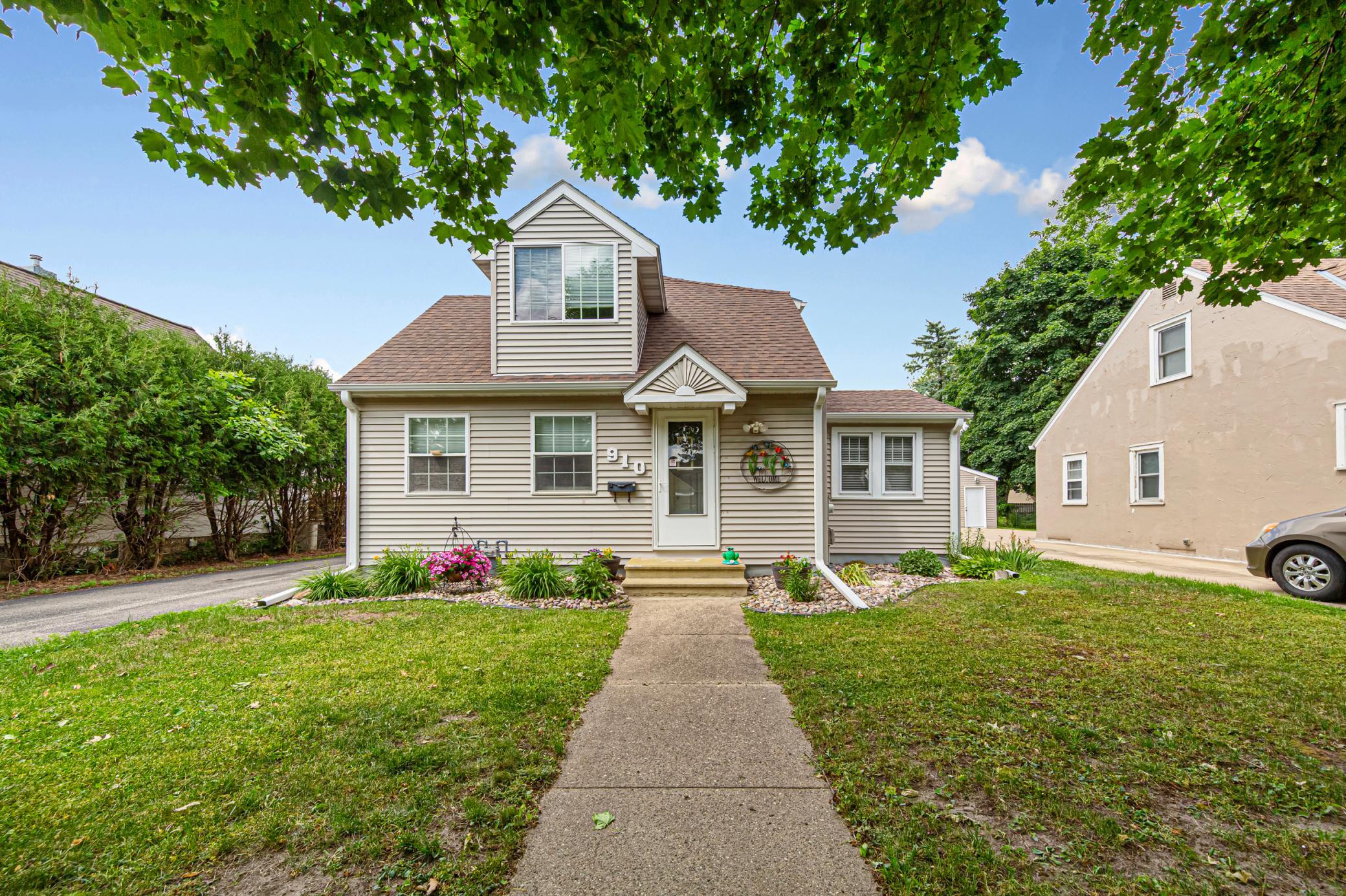 910 8th Avenue Southwest Austin, MN 55912 - Photo 1 of 24