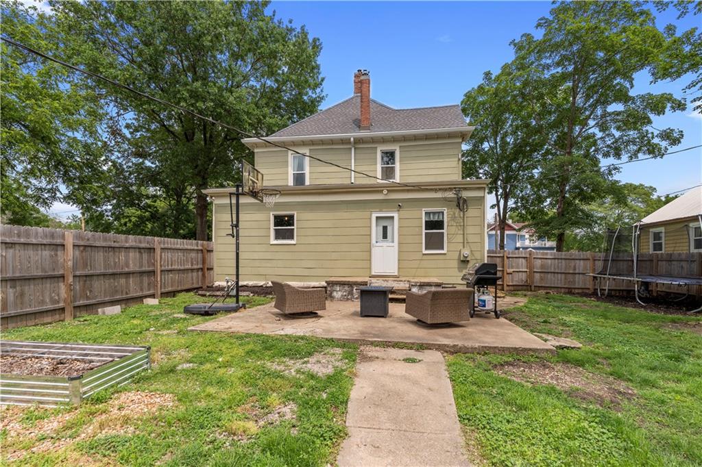 104 North High Street Butler, MO 64730 - Photo 2 of 49