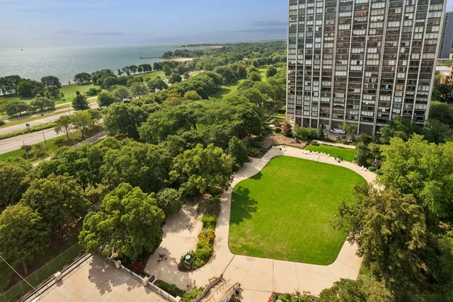 $485,000 | 5555 North Sheridan Road, Unit 1506, Chicago, IL 60640