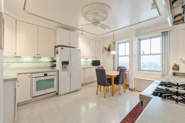 $485,000 | 5555 North Sheridan Road, Unit 1506, Chicago, IL 60640