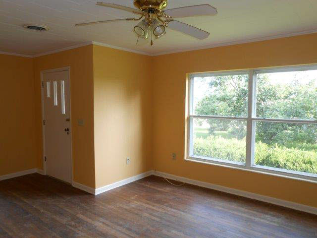 28620 Comstock Road Elberta, AL 36530 - Photo 2 of 6 Living Room