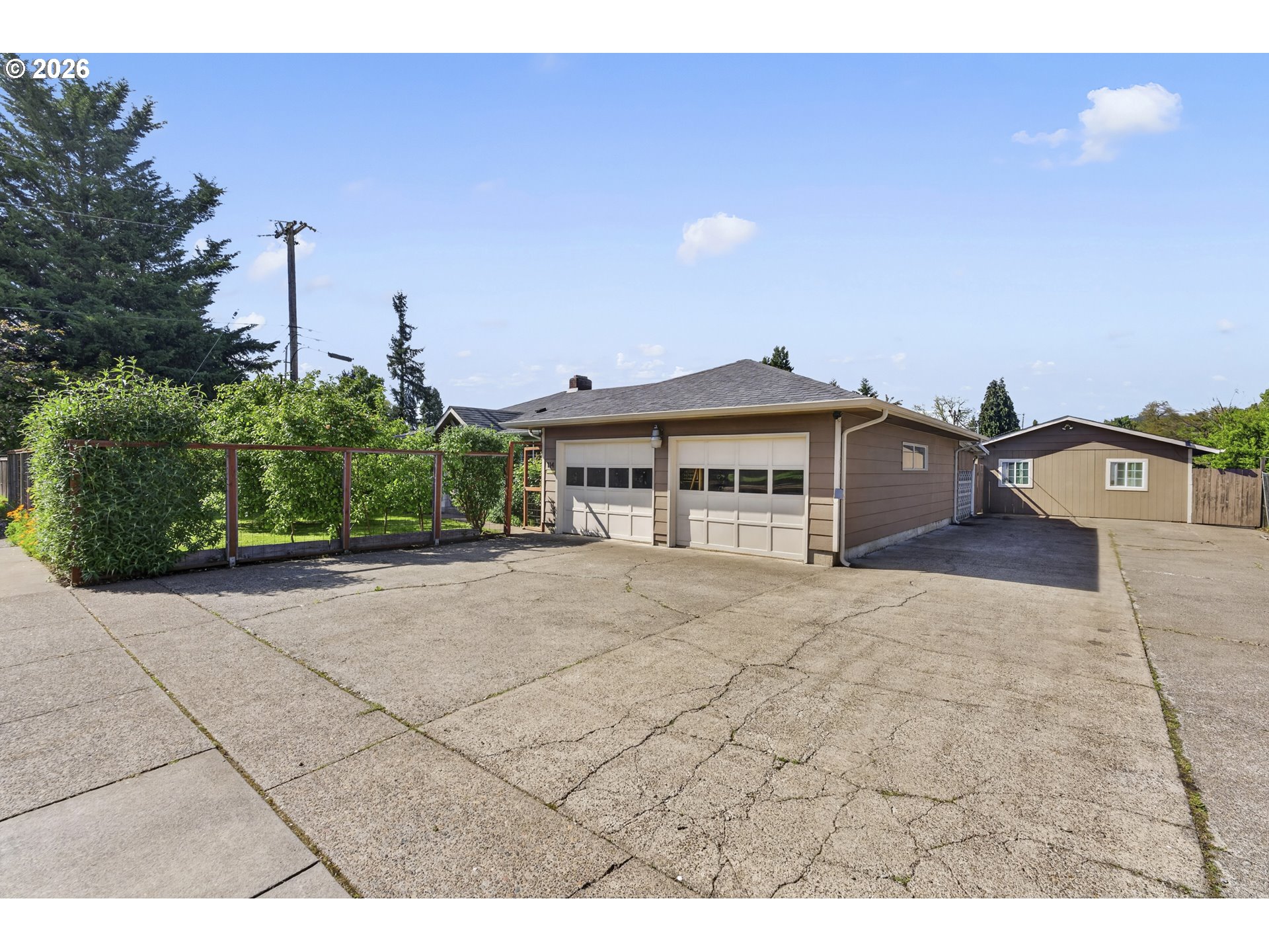 114 Hayden Bridge Way Springfield, OR 97477 - Photo 2 of 34
