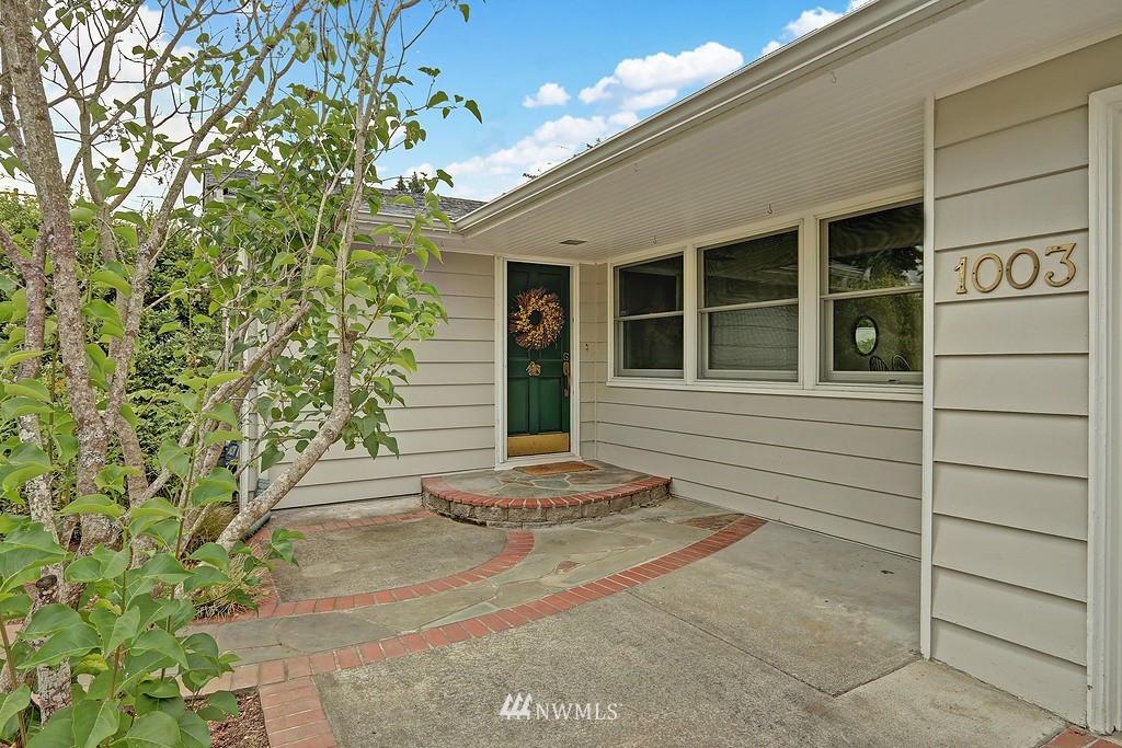 1003 Spruce Street Edmonds, WA 98020 - Photo 2 of 23 Gallery Image 2