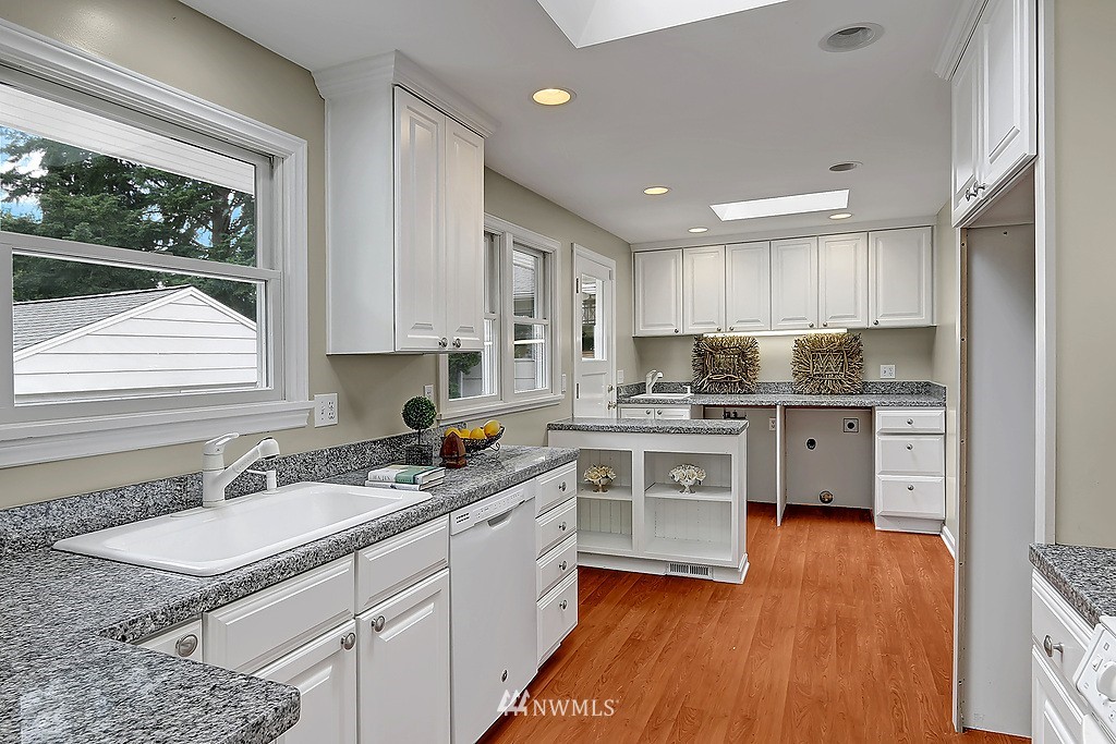 1003 Spruce Street Edmonds, WA 98020 - Photo 9 of 23 Gallery Image 9