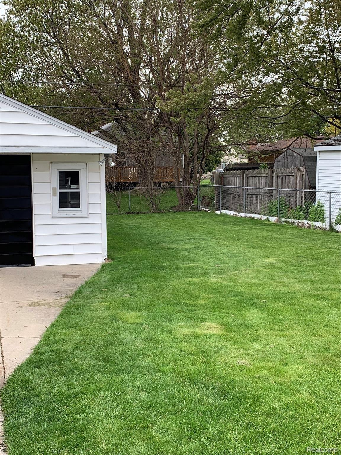 29851 Kelly Road Roseville, MI 48066 - Photo 4 of 19 7F35C2A8-FED1-4F79-B07B-1F2156475B64.jpeg