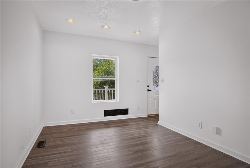 635 Valley Street Oakmont, PA 15139 - Photo 8 of 38