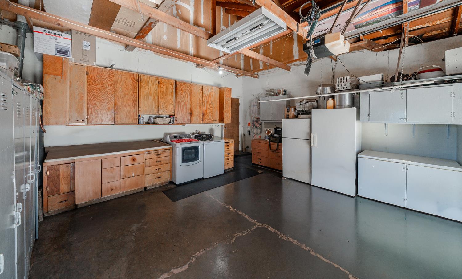 20058 Cardoza Road Los Banos, CA 93635 - Photo 24 of 30 a utility room with dryer and washer