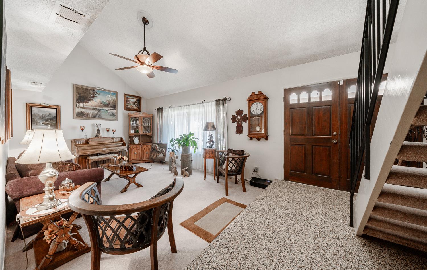 20058 Cardoza Road Los Banos, CA 93635 - Photo 6 of 30 a living room with furniture and wooden floor