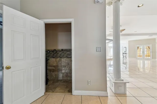 $5,200 | 284 Peninsula Avenue, Tarpon Springs, FL 34689