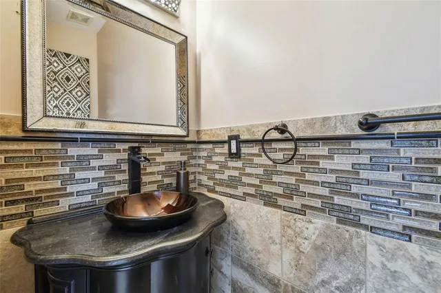 $5,200 | 284 Peninsula Avenue, Tarpon Springs, FL 34689