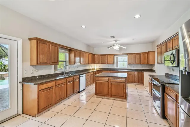 $5,200 | 284 Peninsula Avenue, Tarpon Springs, FL 34689