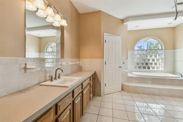 $5,200 | 284 Peninsula Avenue, Tarpon Springs, FL 34689