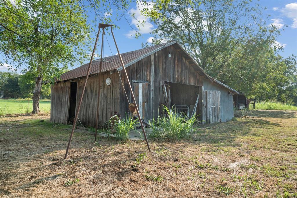 2296 County Road 290 Dublin, TX 76446 - Photo 37 of 40 a backyard of a house