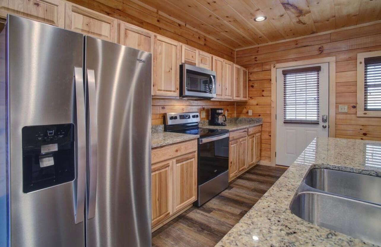 852 String Run Way Pigeon Forge, TN 37863 - Photo 4 of 34 Gallery Image 4