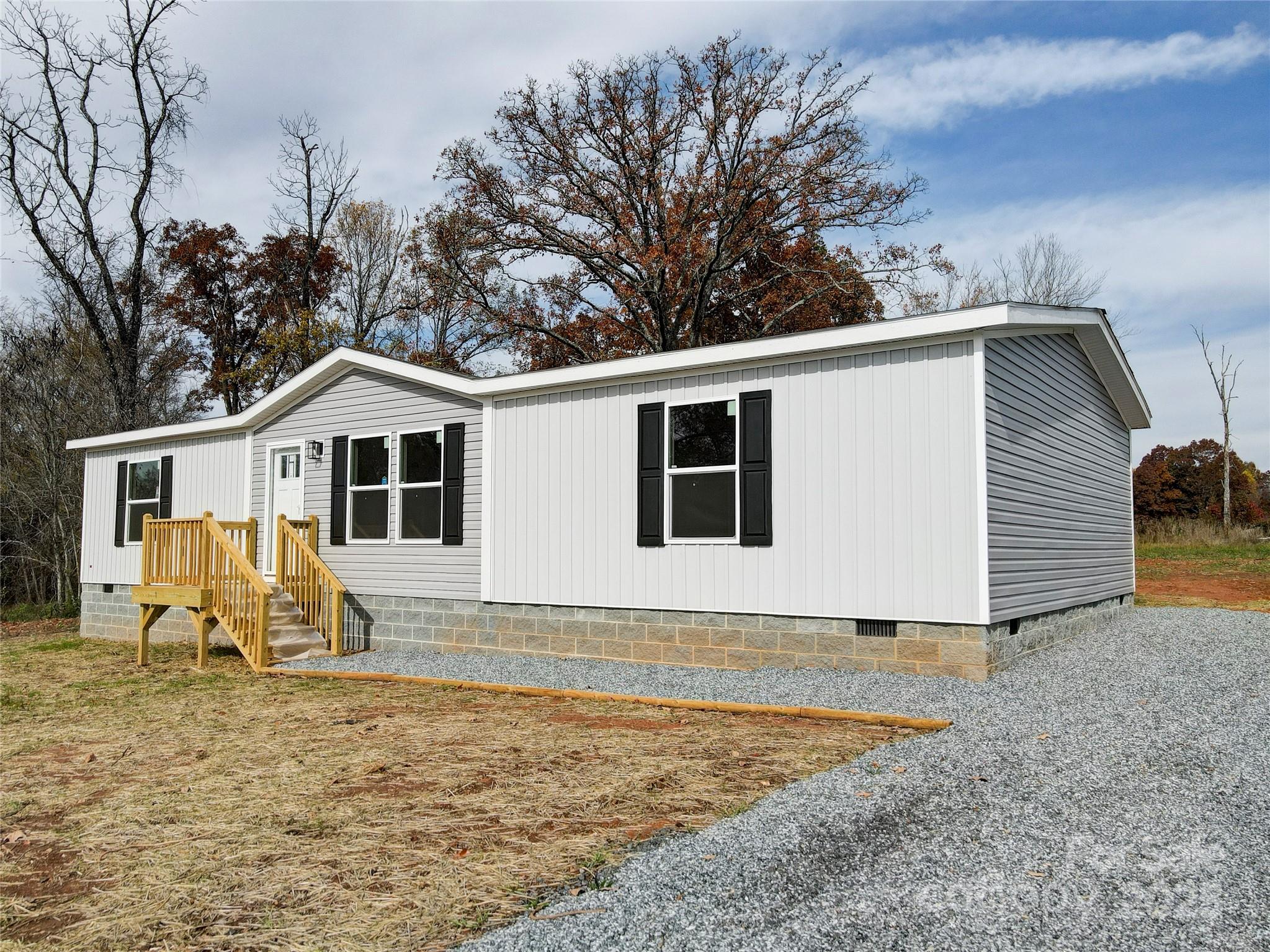 516 Lake Mullis Road Harmony, NC 28634 - Photo 23 of 28 a backyard of a house with table and chairs
