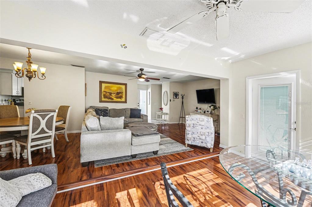 2111 Timber Lane Clearwater, FL 33763 - Photo 5 of 26