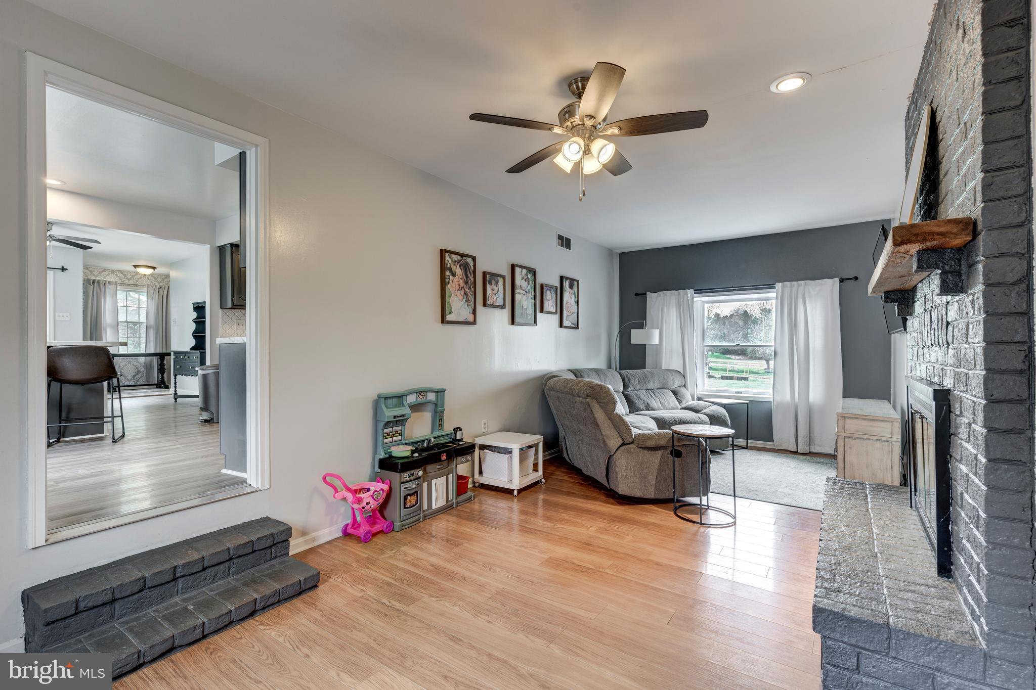 1321 Wakefield Valley Road New Windsor, MD 21776 - Photo 24 of 73 Living Room