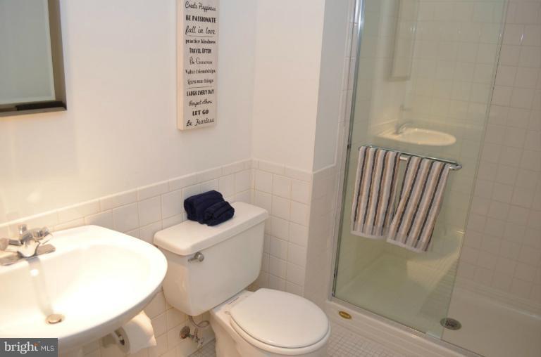 12 Cold Spring Court Potomac, MD 20854 - Photo 1 of 30 Bath