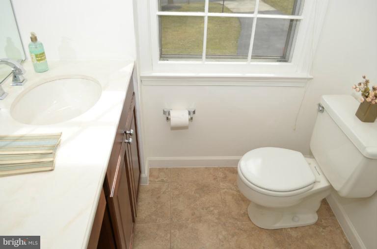 12 Cold Spring Court Potomac, MD 20854 - Photo 20 of 30 Bath (Master)
