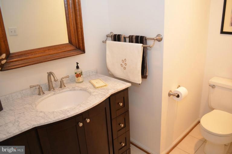 12 Cold Spring Court Potomac, MD 20854 - Photo 4 of 30 Bath