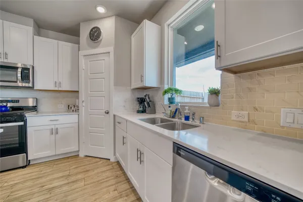 $2,800 | 3830 Singing Coast Path, Houston, TX 77082