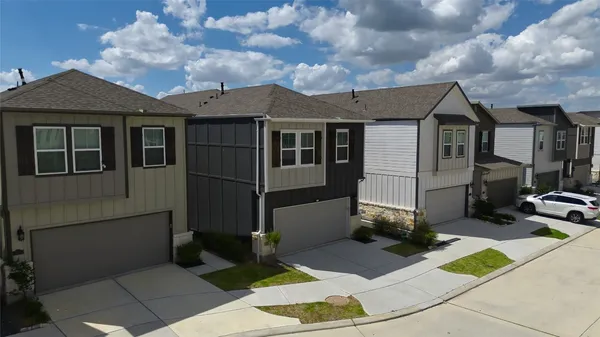 $2,800 | 3830 Singing Coast Path, Houston, TX 77082