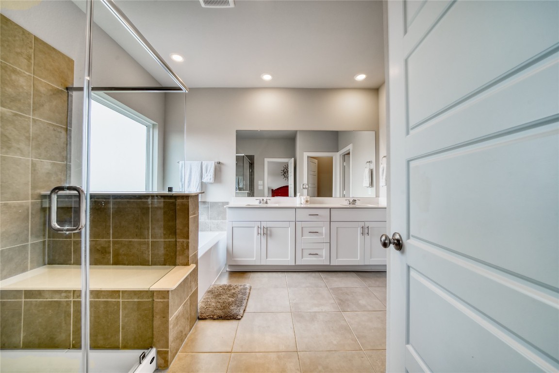 3830 Singing Coast Path Houston, TX 77082 - Photo 23 of 36 Primary Bathroom