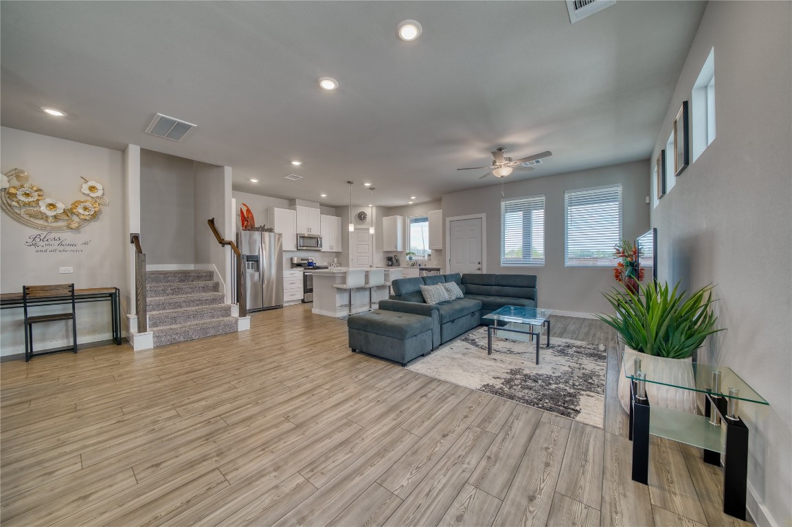 3830 Singing Coast Path Houston, TX 77082 - Photo 6 of 36