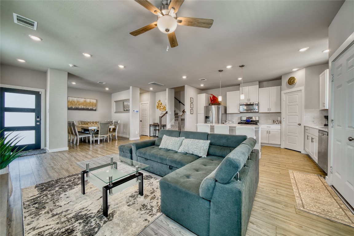 3830 Singing Coast Path Houston, TX 77082 - Photo 7 of 36