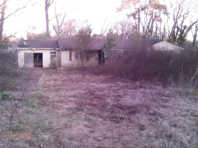 a view of a backyard of the house