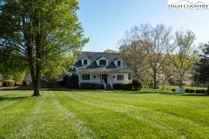 $789,900 | 906 Long Hill Road, Pilot Mountain, NC 27041