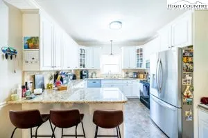 $789,900 | 906 Long Hill Road, Pilot Mountain, NC 27041