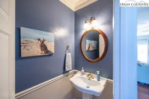 $789,900 | 906 Long Hill Road, Pilot Mountain, NC 27041