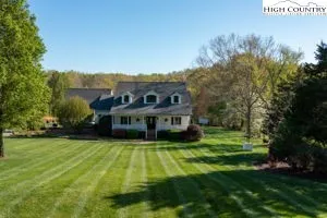$789,900 | 906 Long Hill Road, Pilot Mountain, NC 27041