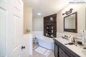 $789,900 | 906 Long Hill Road, Pilot Mountain, NC 27041