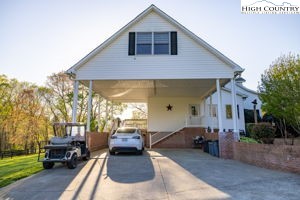 906 Long Hill Road Pilot Mountain, NC 27041 - Photo 5 of 40