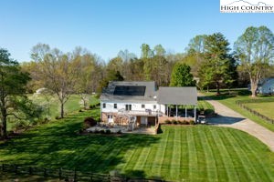 906 Long Hill Road Pilot Mountain, NC 27041 - Photo 7 of 40