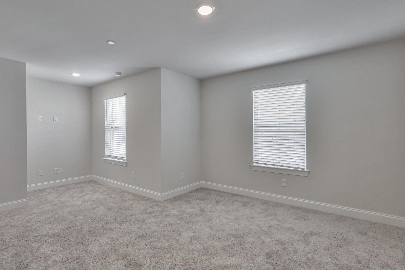 204 Douglas Bend Road, Unit 902 Gallatin, TN 37066 - Photo 23 of 32 an empty room with windows