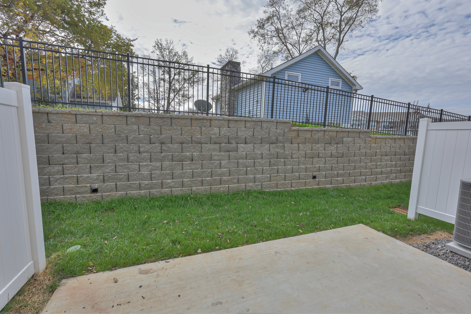 204 Douglas Bend Road, Unit 902 Gallatin, TN 37066 - Photo 27 of 32 a view of a back yard