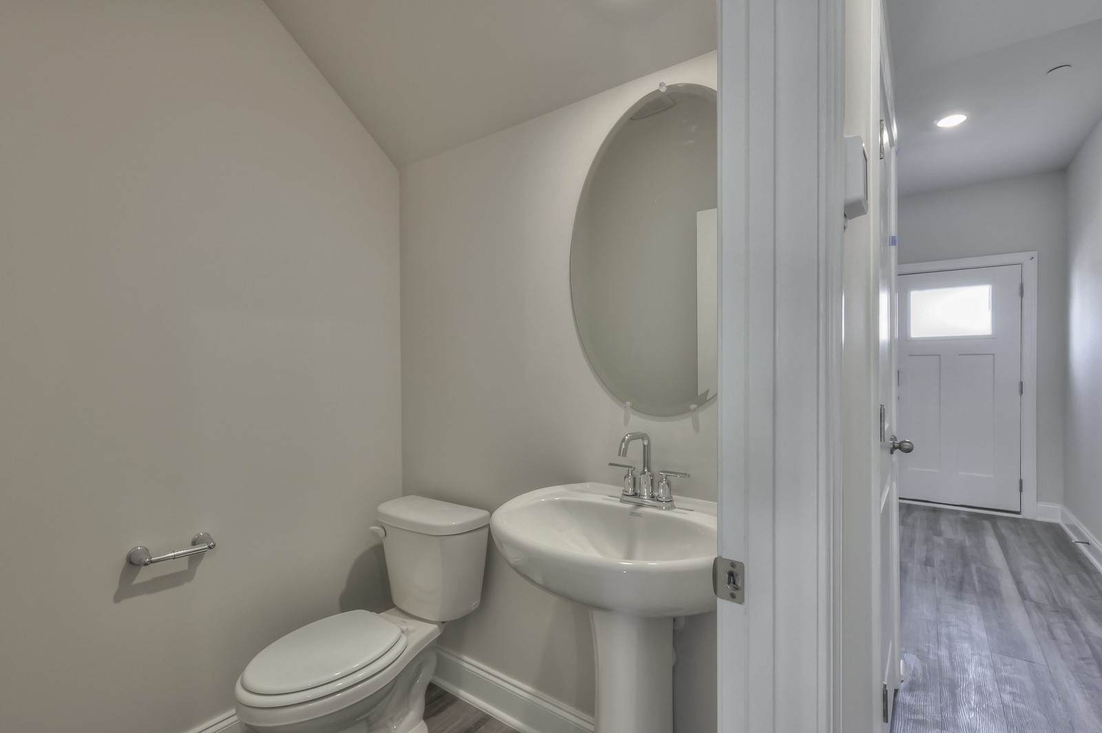 204 Douglas Bend Road, Unit 902 Gallatin, TN 37066 - Photo 5 of 32 a bathroom with a sink toilet and a mirror